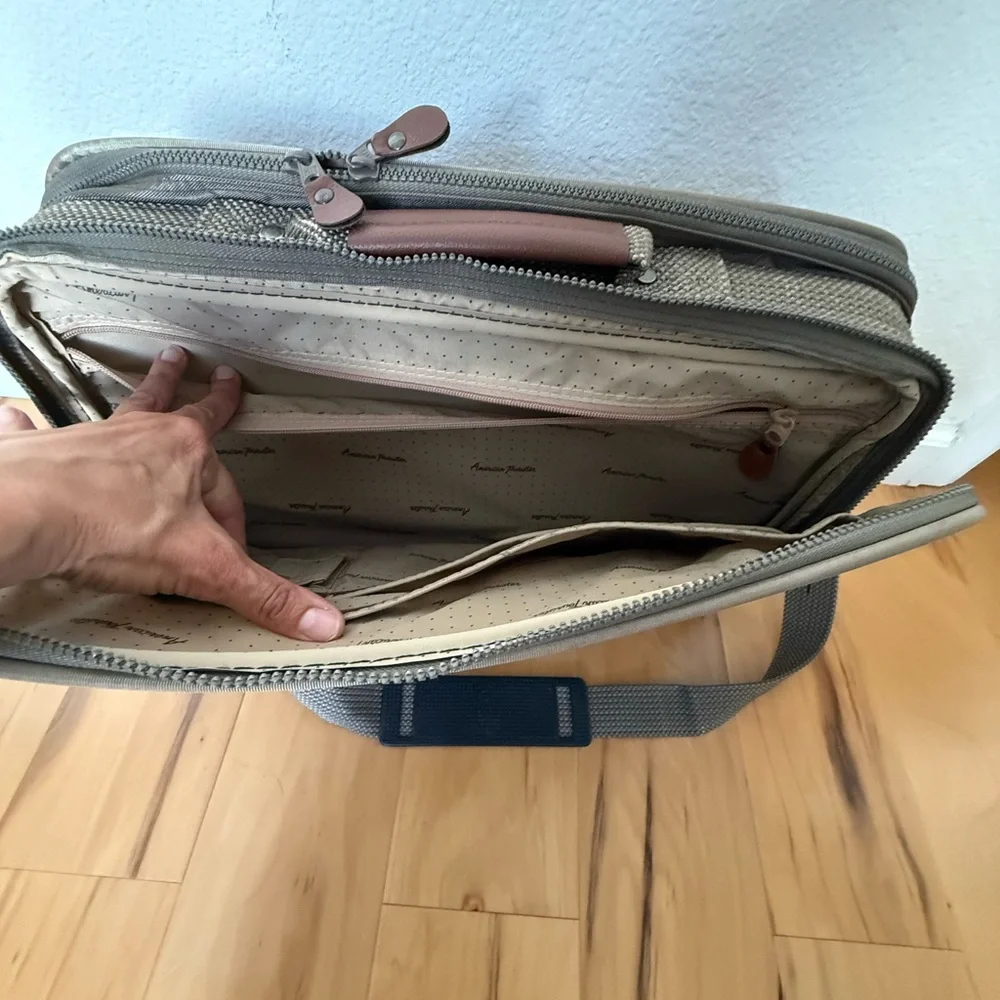 American Traveler Tan laptop Bag
